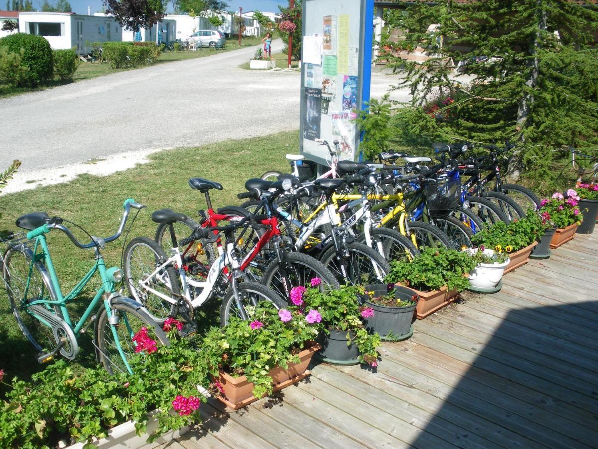Camping Du Pontis Verteillac Exteriér fotografie